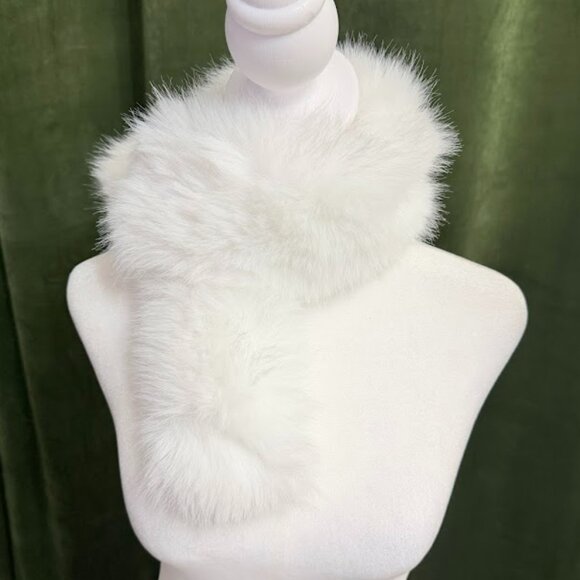 White Faux Fur Scarf Collar With Pom Pom – Elegant Winter Wrap for Women - Picture 2 of 5